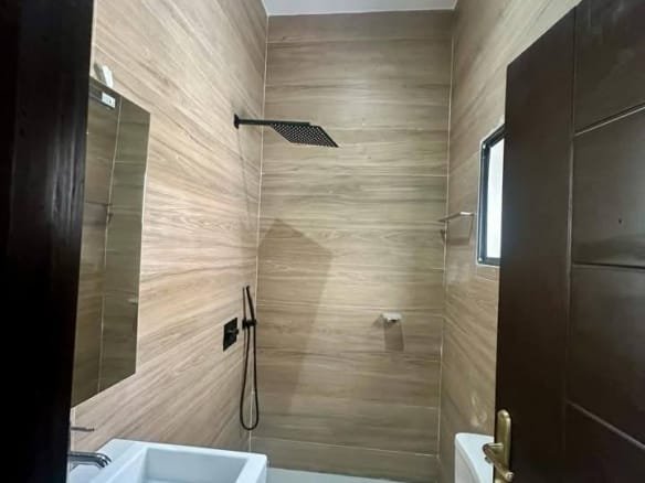 Appartements meublés de 3 pièces à louer à Fidjrossè_18