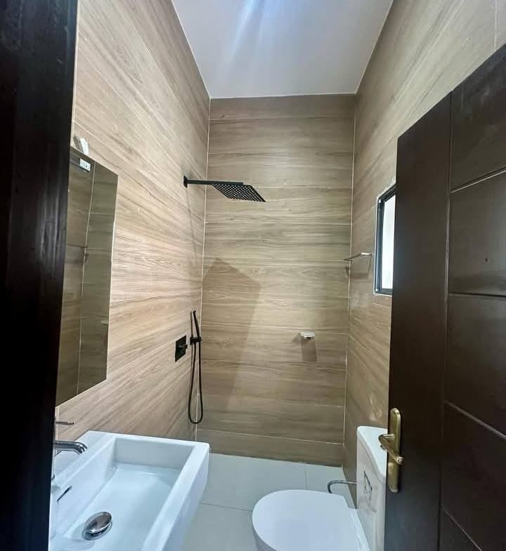 Appartements meublés de 3 pièces à louer à Fidjrossè_18