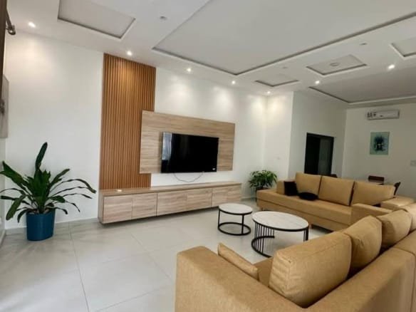 Appartements meublés de 3 pièces à louer à Fidjrossè_2