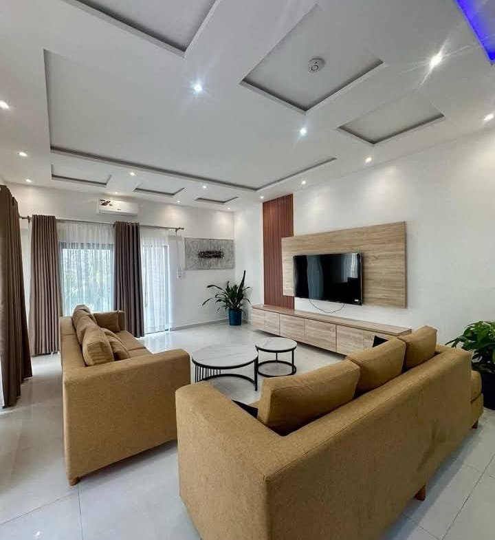 Appartements meublés de 3 pièces à louer à Fidjrossè_3