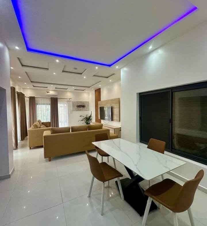 Appartements meublés de 3 pièces à louer à Fidjrossè_4