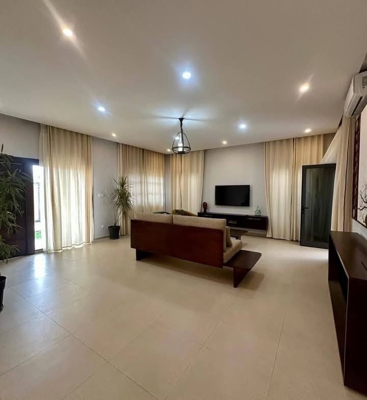 Bel Appartement Meublé à louer à Fidjrossè_13