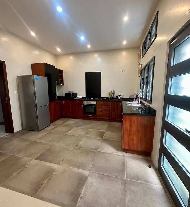 Bel Appartement Meublé à louer à Fidjrossè_8
