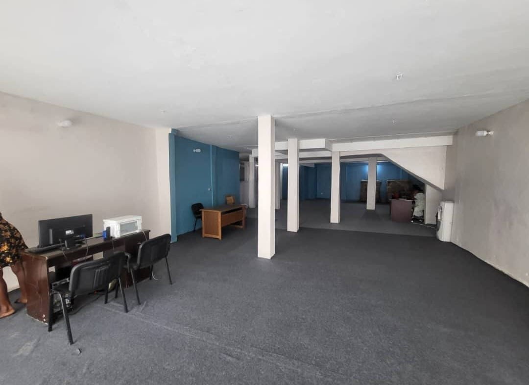 Hall professionnel à louer à Cadjehoun