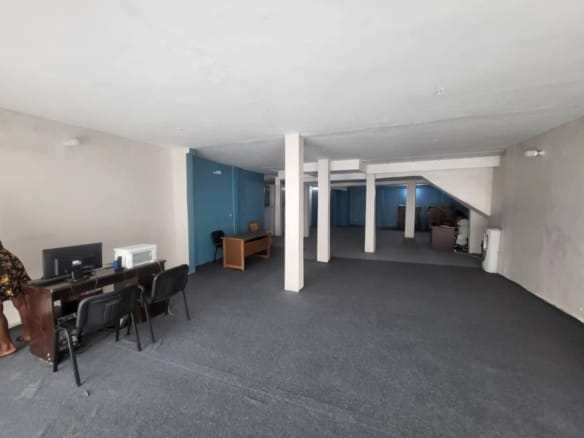 Hall professionnel à louer à Cadjehoun