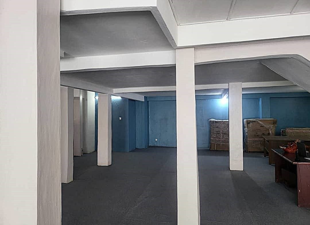 Hall professionnel à louer à Cadjehoun_2