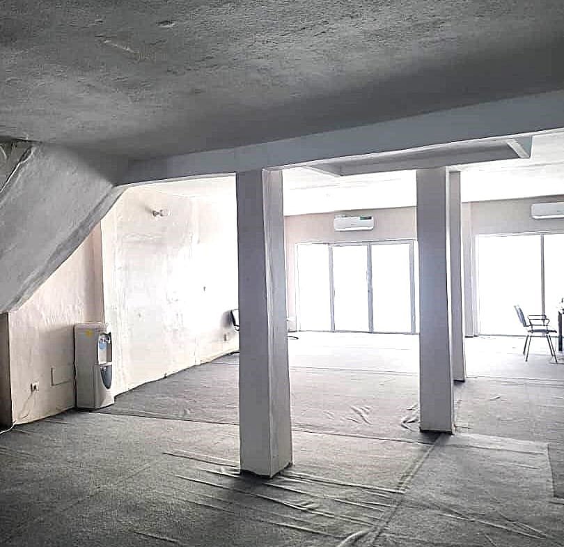 Hall professionnel à louer à Cadjehoun_5