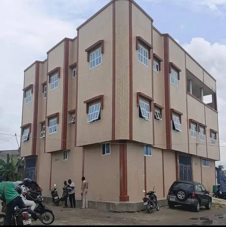 Immeuble locatif R+2 à vendre à Minnontin