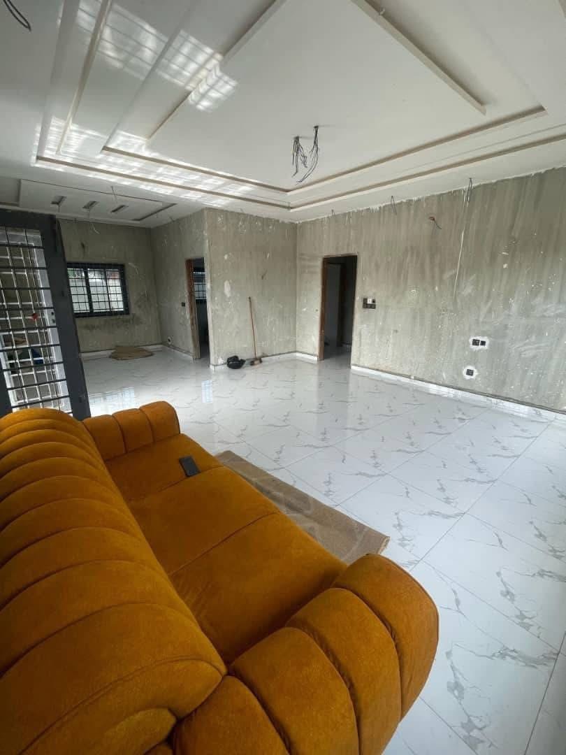 Villa 2 Chambres + Boutique à Vendre à Calavi Zogbadjè_3