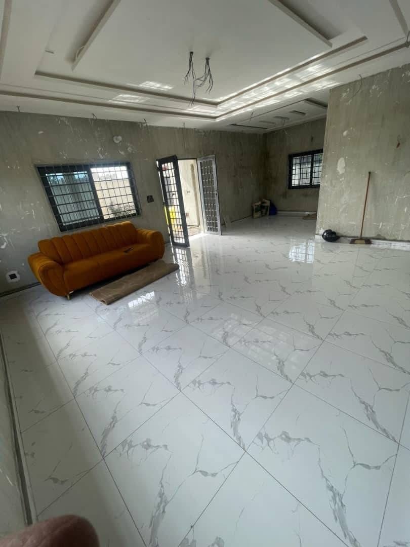 Villa 2 Chambres + Boutique à Vendre à Calavi Zogbadjè_4