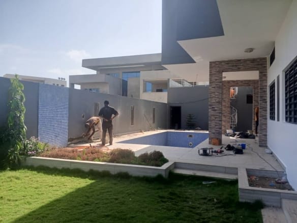 Villa 5 Chambres avec Piscine à Louer à Erevan_0_02