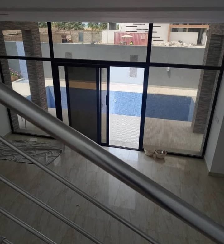 Villa 5 Chambres avec Piscine à Louer à Erevan – Vue Mer - BENIN-IMMO