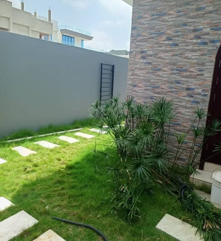 Villa 5 Chambres avec Piscine à Louer à Erevan – Vue Mer - BENIN-IMMO