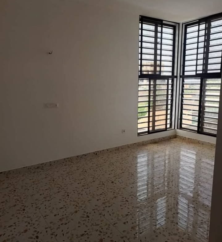 Villa 5 Chambres avec Piscine à Louer à Erevan – Vue Mer - BENIN-IMMO