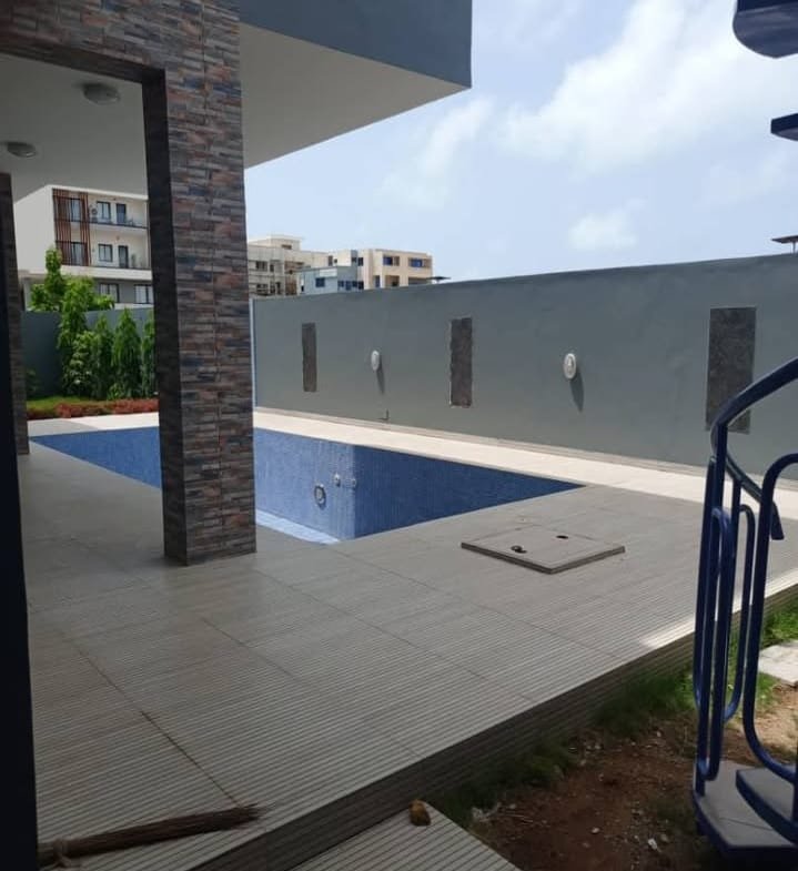 Villa 5 Chambres avec Piscine à Louer à Erevan – Vue Mer - BENIN-IMMO