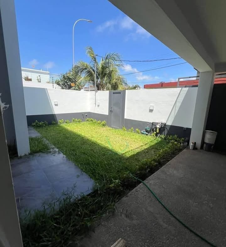 Villa Duplex 3 Chambres avec Jardin à Louer à Fidjrossè Plage
