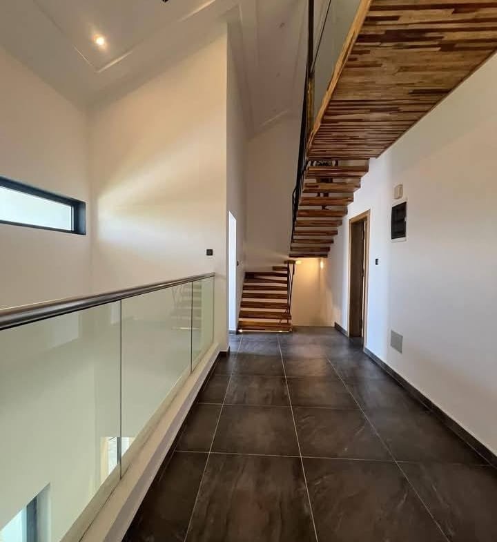 Villa Duplex 3 Chambres avec Jardin à Louer à Fidjrossè Plage - BENIN-IMMO