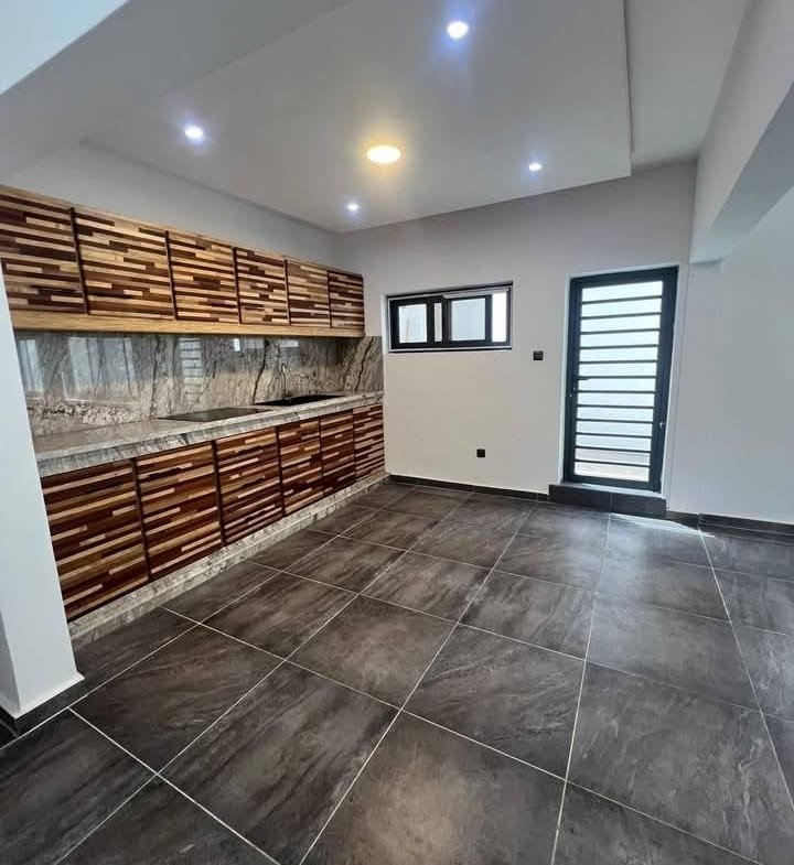 Villa Duplex 3 Chambres avec Jardin à Louer à Fidjrossè Plage - BENIN-IMMO