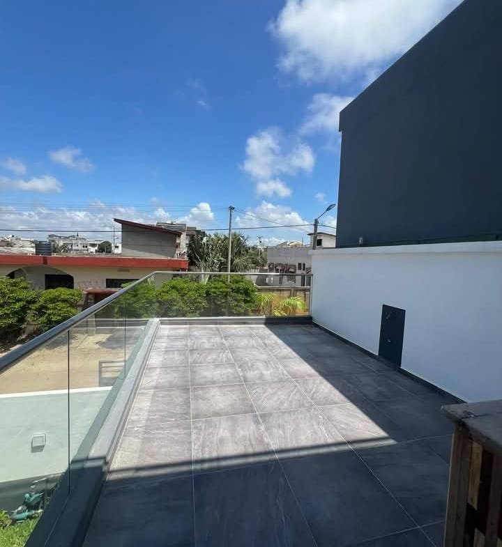Villa Duplex 3 Chambres avec Jardin à Louer à Fidjrossè Plage - BENIN-IMMO