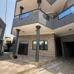 Villa Duplex 6 Chambres à Louer à Fidjrossè Plage