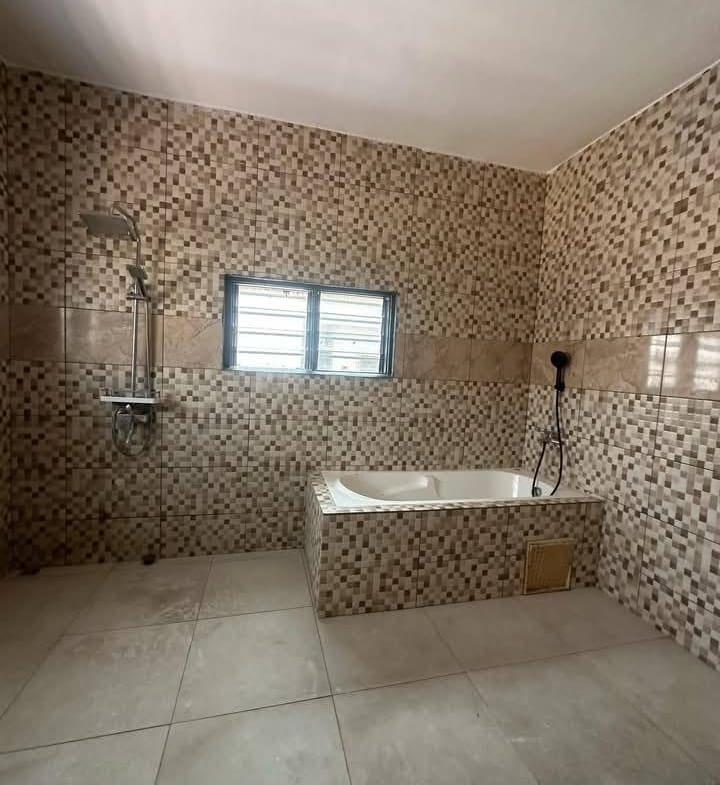 Villa Duplex 6 Chambres à Louer à Fidjrossè Plage - BENIN-IMMO