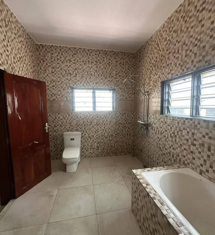 Villa Duplex 6 Chambres à Louer à Fidjrossè Plage - BENIN-IMMO