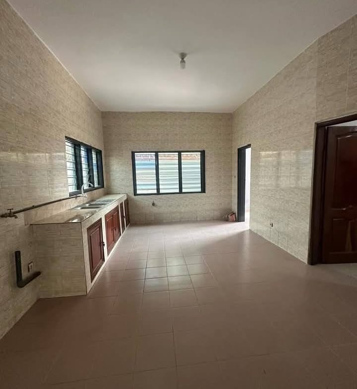 Villa Duplex 6 Chambres à Louer à Fidjrossè Plage - BENIN-IMMO