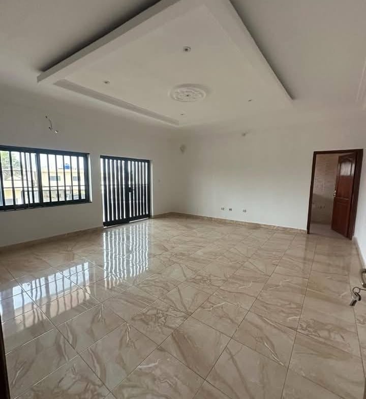 Villa Duplex 6 Chambres à Louer à Fidjrossè Plage - BENIN-IMMO