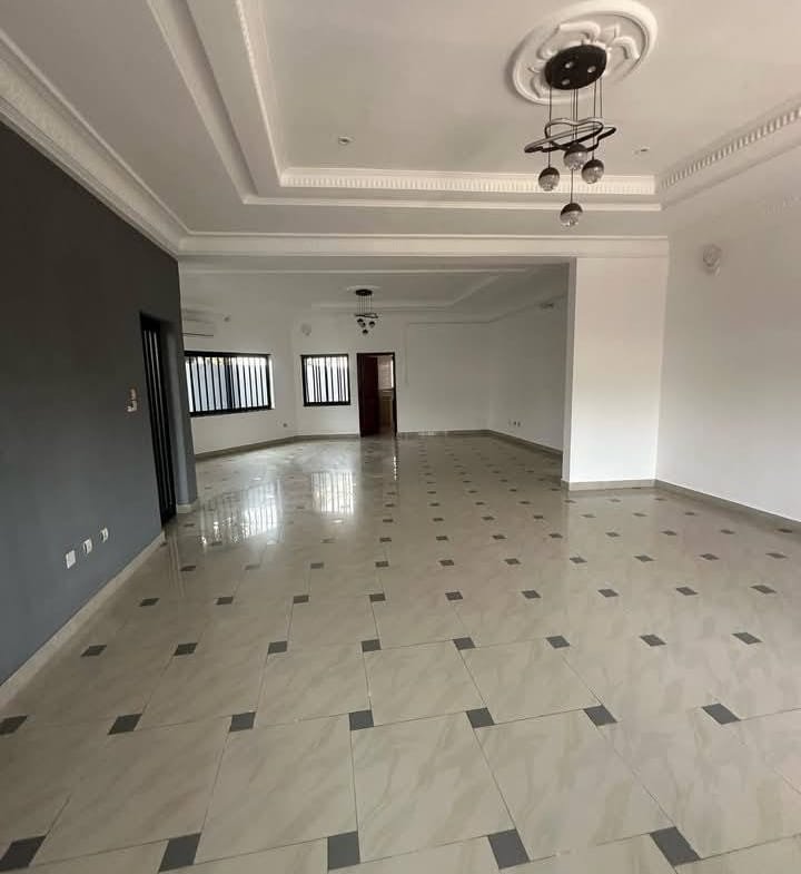 Villa Duplex 6 Chambres à Louer à Fidjrossè Plage - BENIN-IMMO