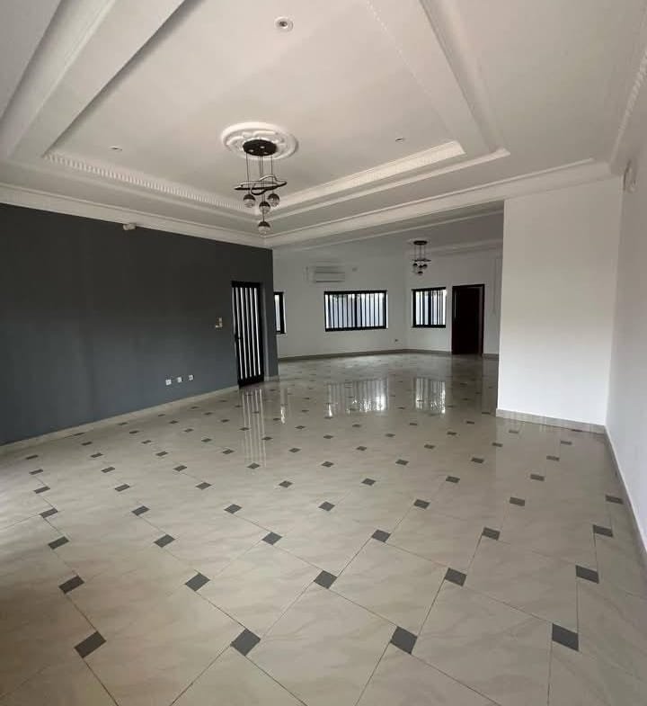 Villa Duplex 6 Chambres à Louer à Fidjrossè Plage - BENIN-IMMO