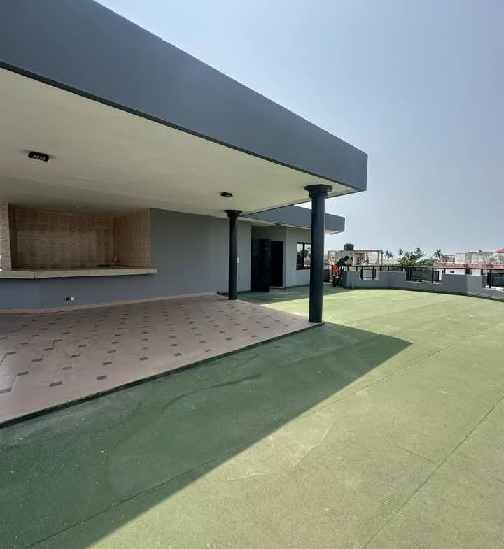 Villa Duplex 6 Chambres à Louer à Fidjrossè Plage - BENIN-IMMO