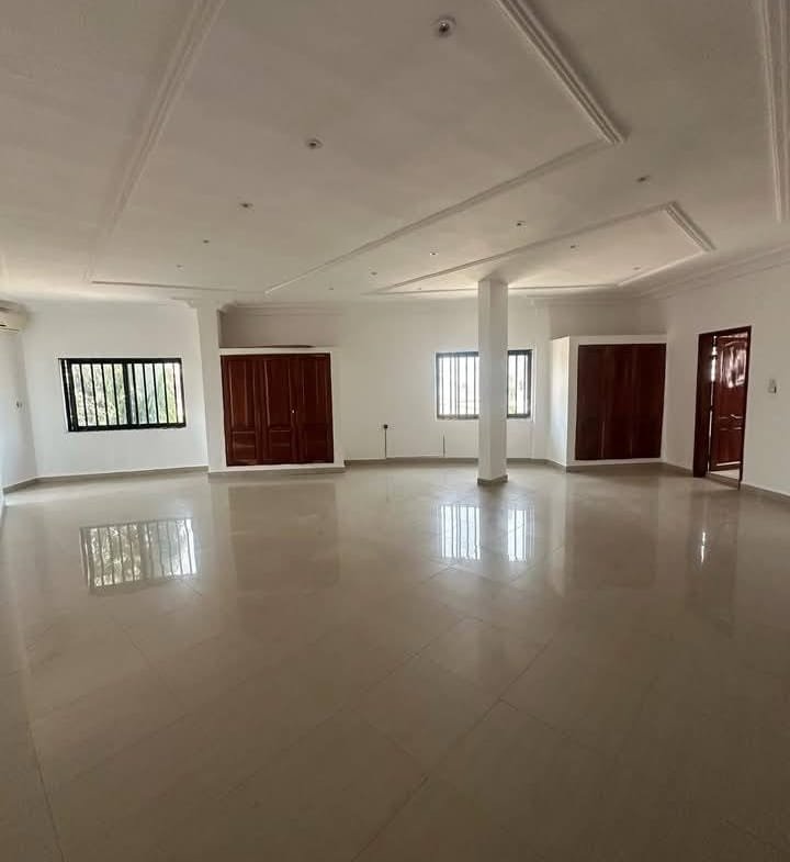 Villa Duplex 6 Chambres à Louer à Fidjrossè Plage - BENIN-IMMO