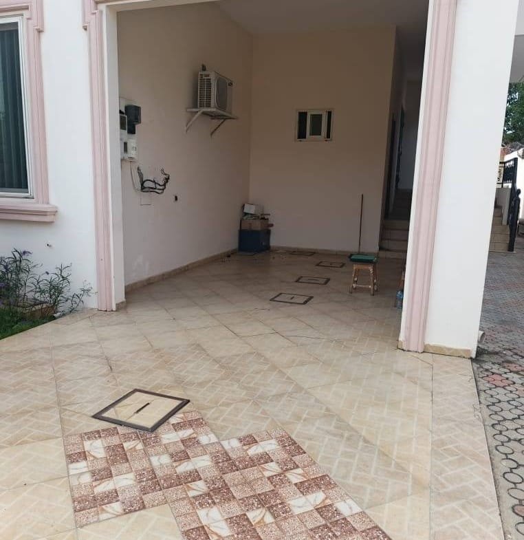 Villa 5 Chambres avec Piscine à Louer à Fidjrossè - BENIN-IMMO