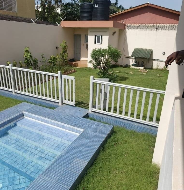 Villa 5 Chambres avec Piscine à Louer à Fidjrossè - BENIN-IMMO