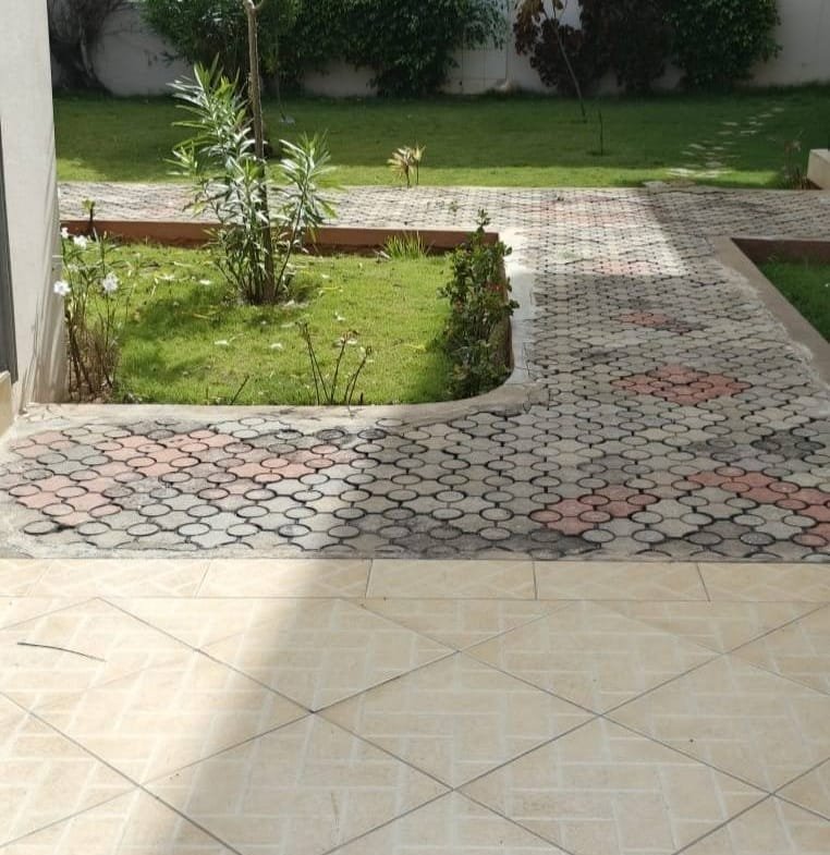 Villa 5 Chambres avec Piscine à Louer à Fidjrossè - BENIN-IMMO