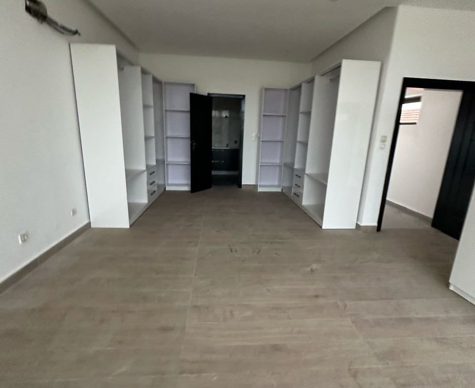 Villa avec Piscine à Louer à Quartier Jack - Cotonou - BENIN-IMMO
