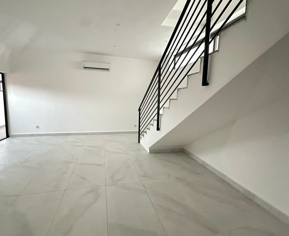 Villa avec Piscine à Louer à Quartier Jack - Cotonou - BENIN-IMMO