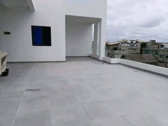 Villa avec vue mer à louer à Fidjrossè Plage