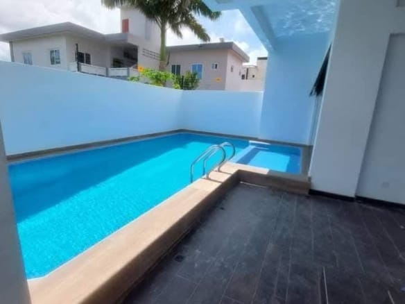 Villa avec vue mer à louer à Fidjrossè Plage
