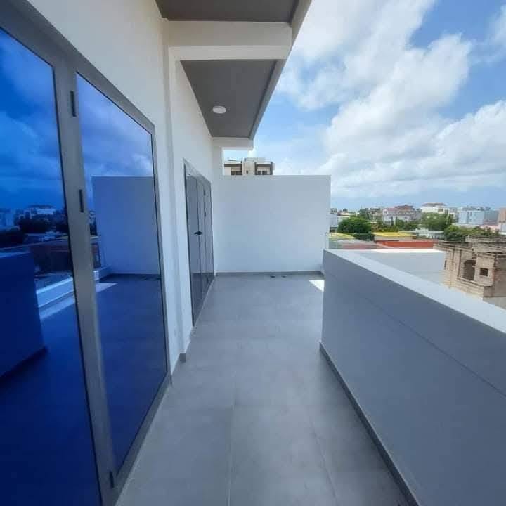 Villa avec vue mer à louer à Fidjrossè Plage