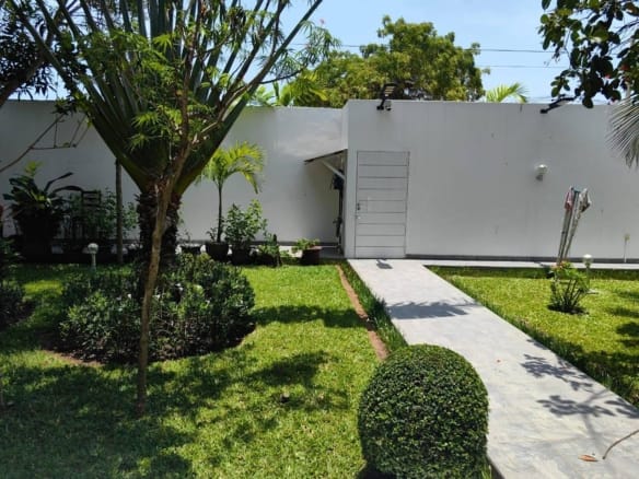 Villa duplex 4 chambres non-meublée à louer à Fidjrossè