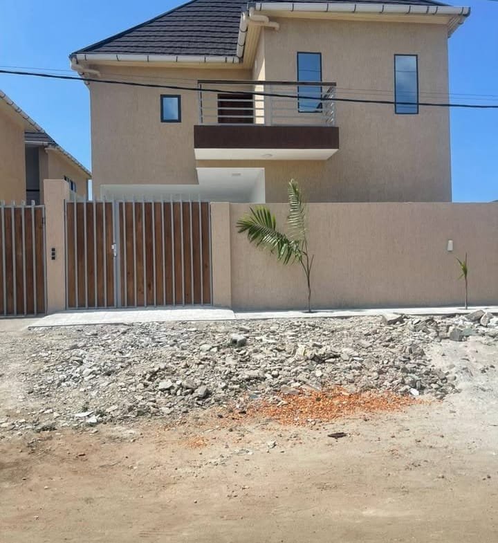 Villa duplex à louer à Houéyiho