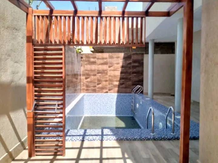 Villa duplex avec piscine à louer à Fidjrossè Plage