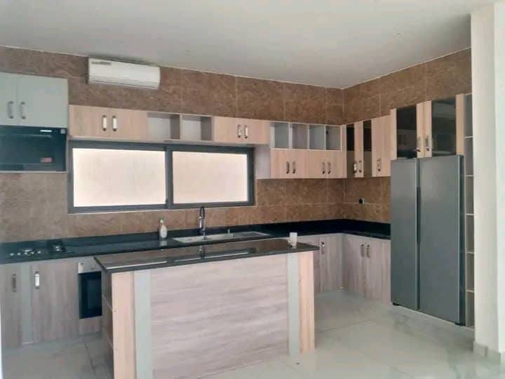 Villa duplex avec piscine à louer à Fidjrossè Plage