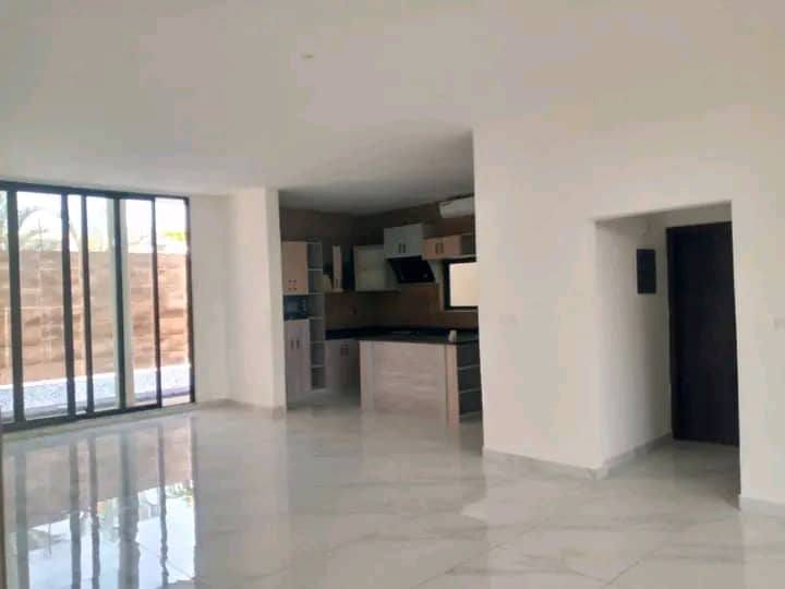 Villa duplex avec piscine à louer à Fidjrossè Plage