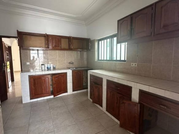 Villa duplex avec piscine et jardin à louer à Fidjrossè Plage_7