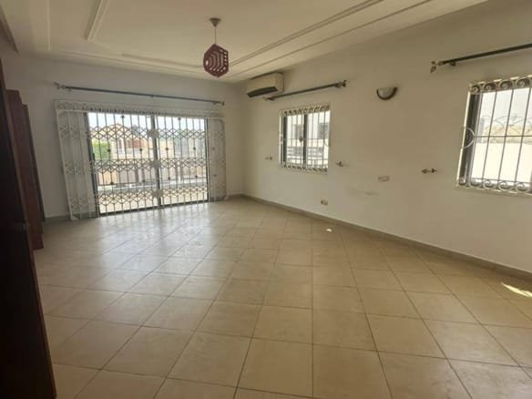 Villa duplex avec piscine et jardin à louer à Fidjrossè Plage_8