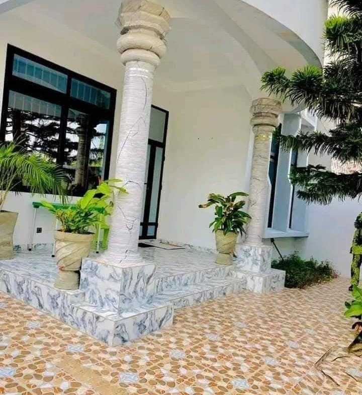 Villa meublée 3 chambres à louer à Fidjrossè Plage