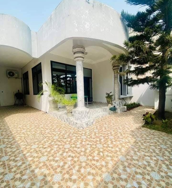 Villa meublée 3 chambres à louer à Fidjrossè Plage_10