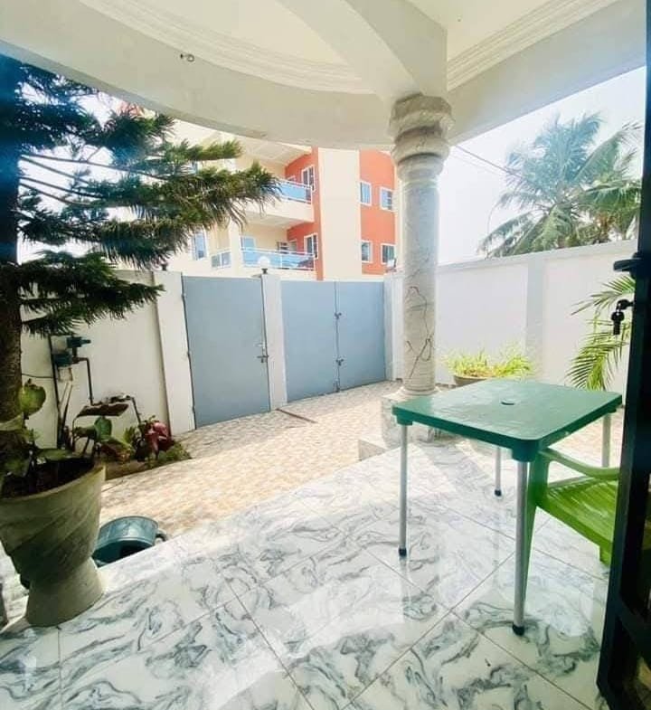 Villa meublée 3 chambres à louer à Fidjrossè Plage_14